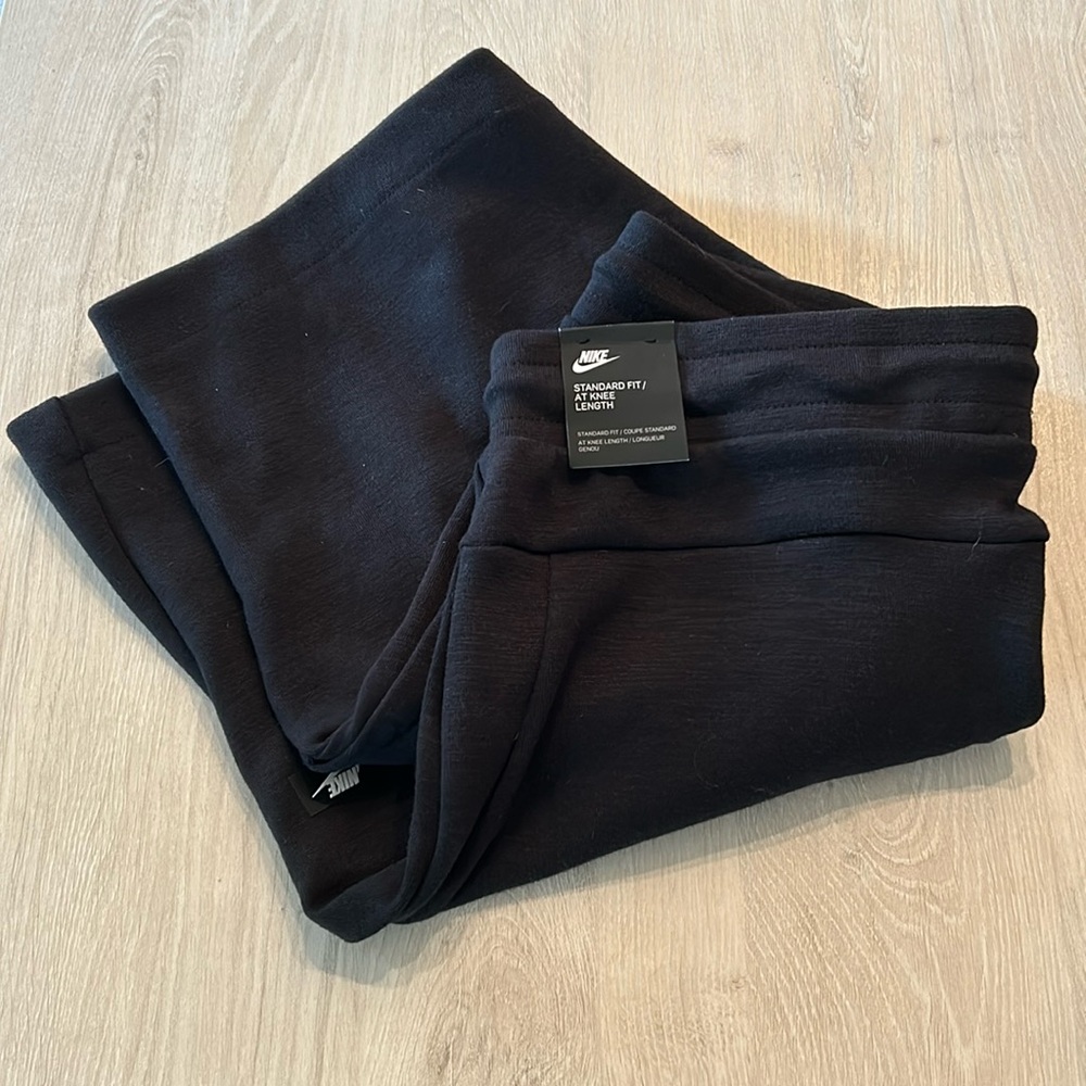 NWT Men’s Nike Standard Fit Knee Length Athletic Shorts